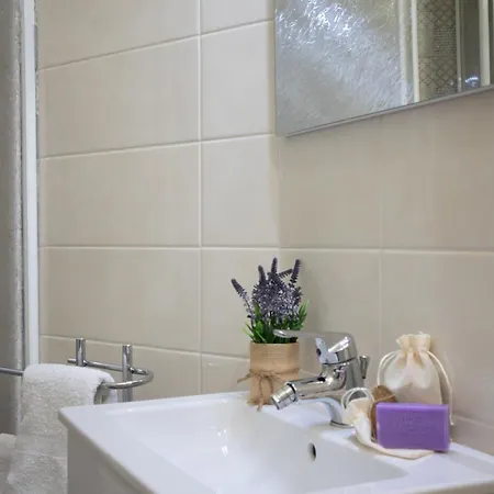 Maisonette De La * Menton